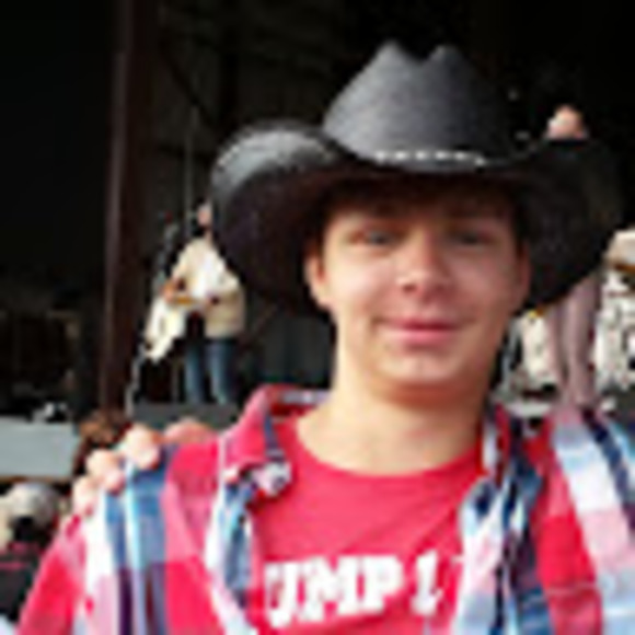Profile Picture of Derek Emery (@derek_emery) on Poshmark