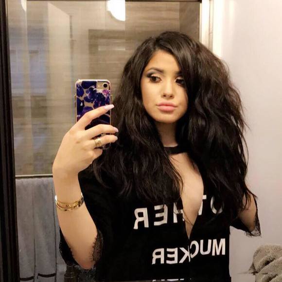 Profile Picture of Daniella Afshar (@daniellaafshar) on Poshmark