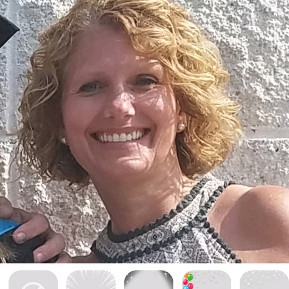 Profile Picture of Lisa Canney (@girlz3x) on Poshmark
