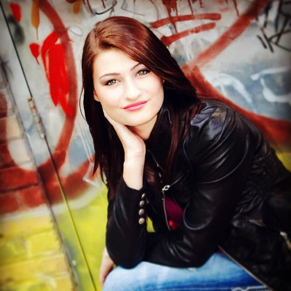 Profile Picture of Megan Cresswell (@megan_lzzy) on Poshmark