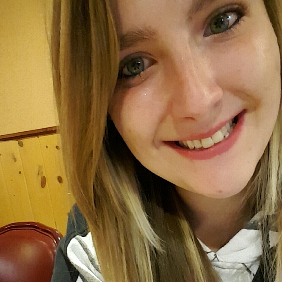 Abby Hennager - Poshmark Profile Picture of Abby Hennager (@abbybabby89) on Poshmark