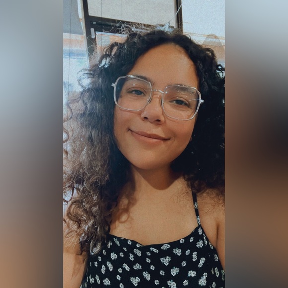 Profile Picture of Rafaela Bertoloni (@rbertoloni) on Poshmark
