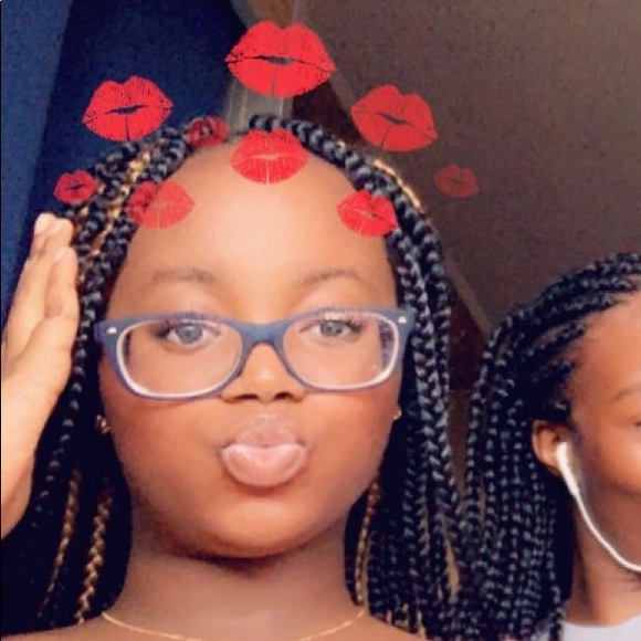 Profile Picture of Anissa Thomas (@anissaxo18) on Poshmark