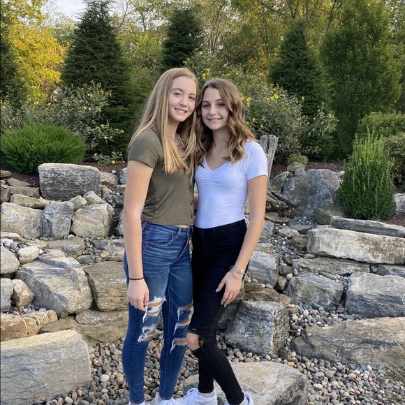 Profile Picture of Kaylee Zierski (@kzierski1) on Poshmark