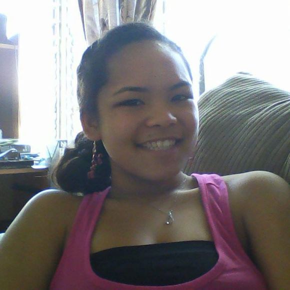 Profile Picture of Taeya-marie Kenolio-sebay (@taeyaks) on Poshmark