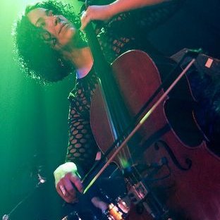 Profile Picture of Louisa Lyne Patterson (@louisalyne) on Twitter