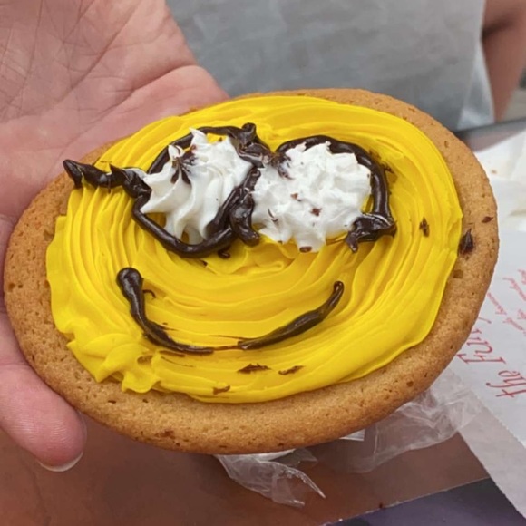 Profile Picture of Liv Sowada (@liv_sowada) on Poshmark