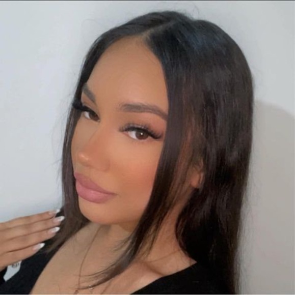 Profile Picture of Angelina Haining (@angelinahaining) on Poshmark