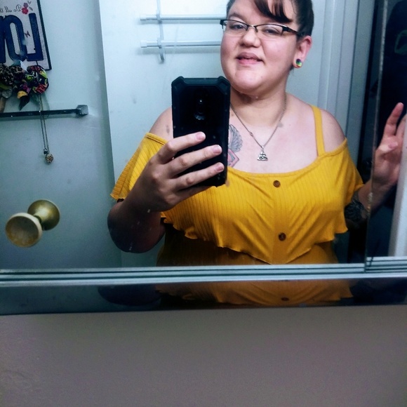 Profile Picture of Ashley Gause (@agause90) on Poshmark