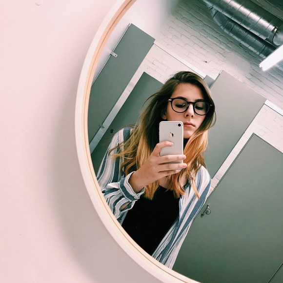 Profile Picture of Amanda Cooper (@itsamandacoop) on Poshmark