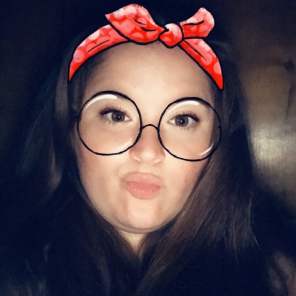 Profile Picture of Tiffany Aschenbrenner (@mamajustdoit) on Poshmark