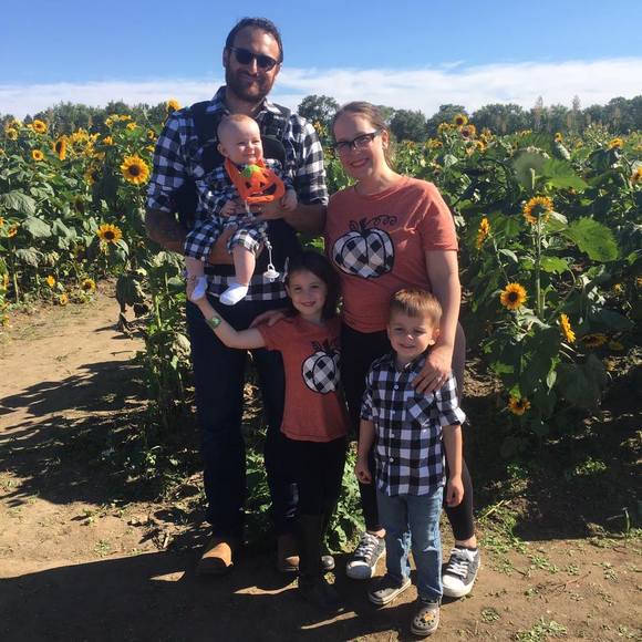 Profile Picture of Beth Favale (@pixie1006) on Poshmark