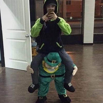 Profile Picture of 𝐁𝐫𝐮𝐧𝐚 𝐜𝐚𝐬𝐚𝐝𝐚 𝐜𝐨𝐦 𝐉𝐨𝐬𝐡 (@BabykylesX) on Twitter