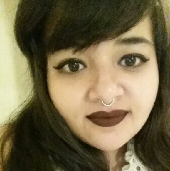 Profile Picture of Claudia Medina (@diabbs) on Poshmark
