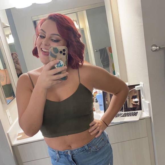 Profile Picture of Kylee Salmon (@kyleesal101) on Poshmark