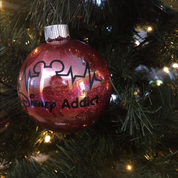 Profile Picture of Leo Mora (@leompf) on Poshmark