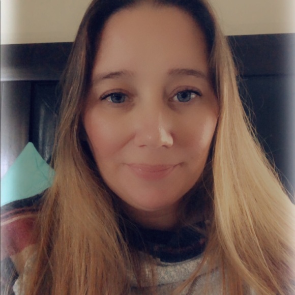 Profile Picture of Deborah Moody (@deborah_moody) on Poshmark