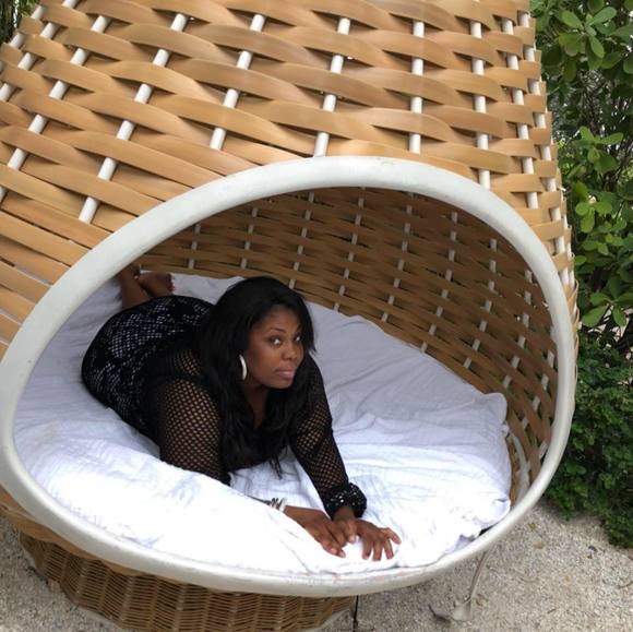 Profile Picture of Lynnell Owens (@lynnellgbarnard) on Poshmark