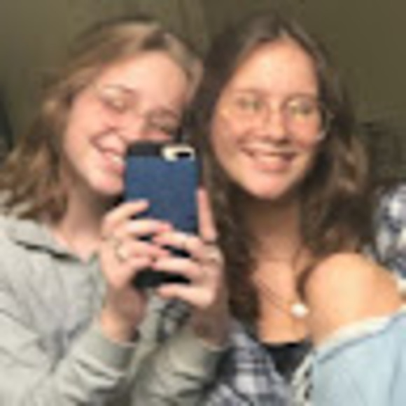 Profile Picture of Kylie Widner (@xkyliexgailx) on Poshmark