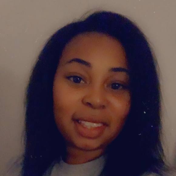 Profile Picture of Sharanda Stabler (@randa0325) on Poshmark