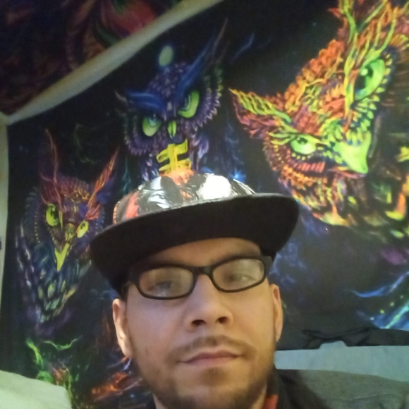 Profile Picture of Ben Romero (@benromero906) on Poshmark
