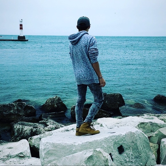 Profile Picture of Ashton Huffines (@acid_wolff) on Poshmark