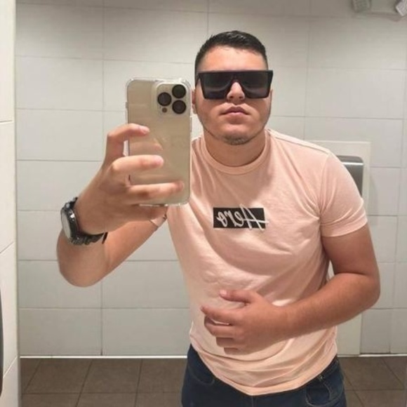 Profile Picture of Jose Manuel (@josemanuel320) on Poshmark