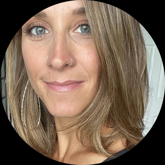 Profile Picture of Gina Stocco (@ginastocco) on Poshmark