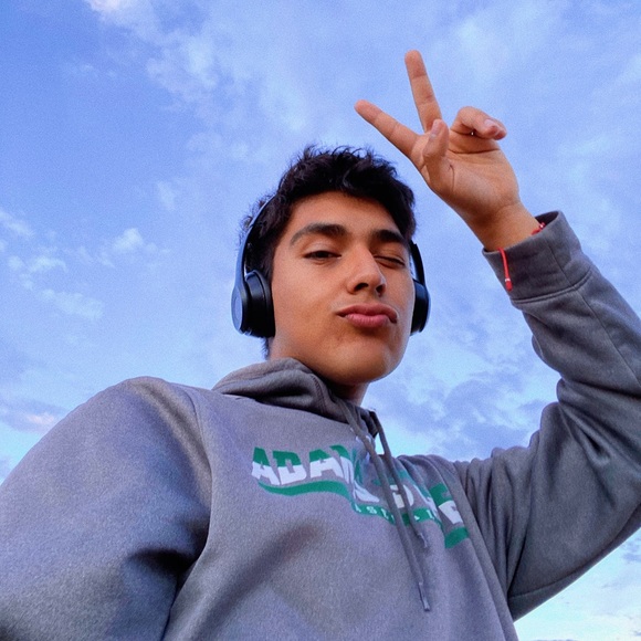 Profile Picture of Tomas Agustin (@tomas_agustin) on Poshmark