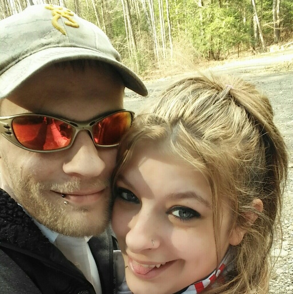 Profile Picture of Marie Armontrout (@marmontrout90) on Poshmark