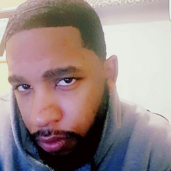 Profile Picture of Dexter Thomas (@ecitydiplomat) on Poshmark