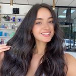 Profile Picture of carlyycoburn (@carlyycoburn) on Instagram