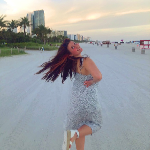 Profile Picture of Clarissa Schleckser (@clarisnicol) on Poshmark