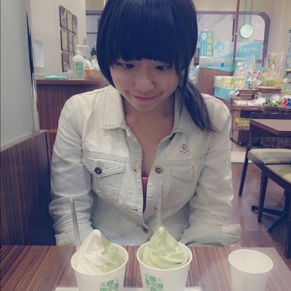 Profile Picture of Ellen Takada (@ektmuw) on Poshmark