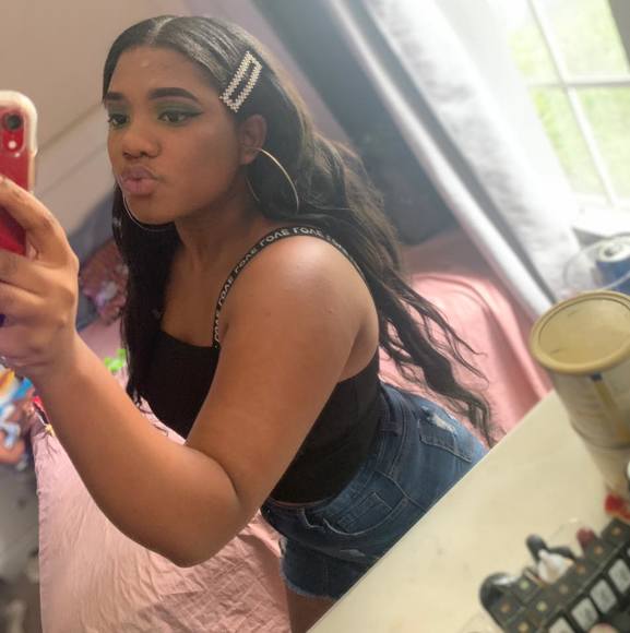 Profile Picture of Brenda Ogando (@brenda_turrumi) on Poshmark