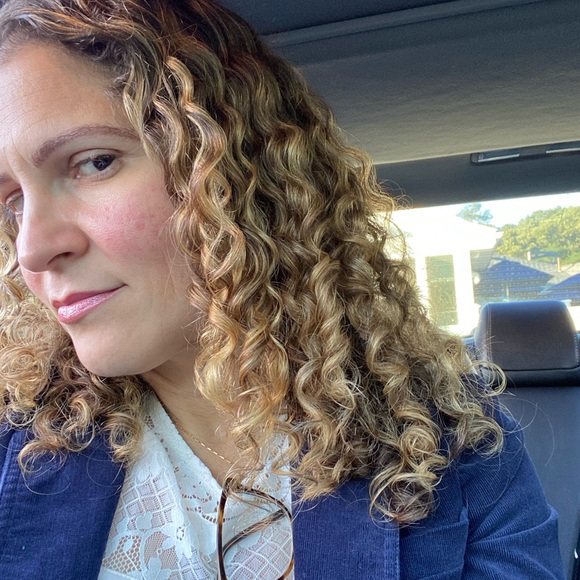 Profile Picture of Andreia Da costa (@andreia399) on Poshmark