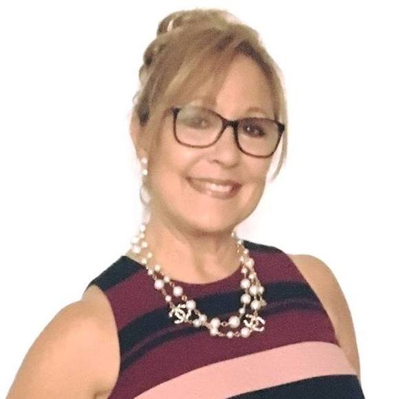 Profile Picture of Barbara Brickell (@designbybb) on Poshmark