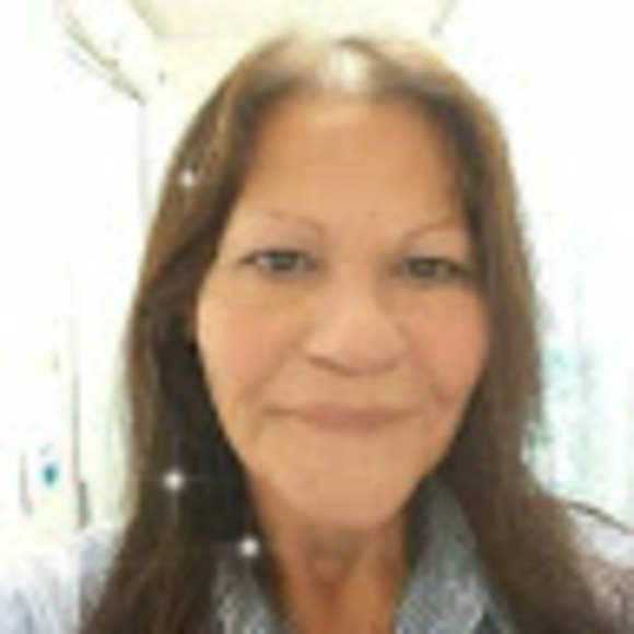Profile Picture of Cecelia Harrison (@celskin62) on Poshmark