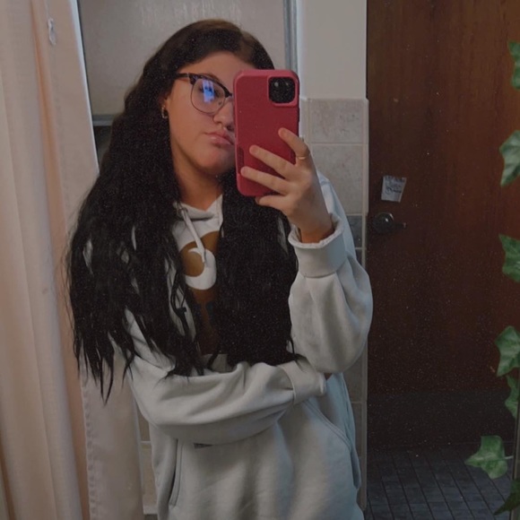 Profile Picture of Lillian Szweda (@lilszweda) on Poshmark