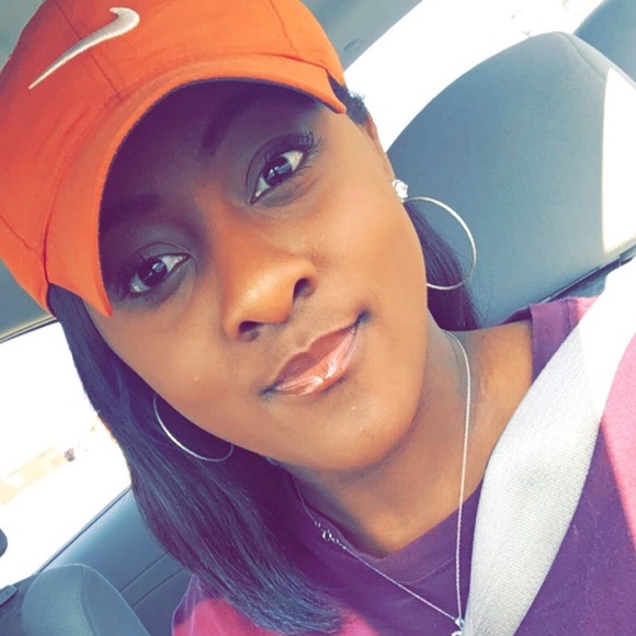 Profile Picture of Markeisham Mays (@lashae0020) on Poshmark
