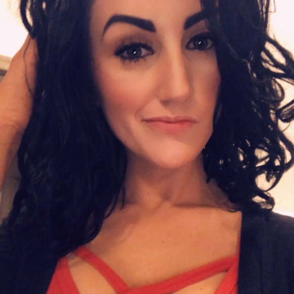 Profile Picture of Nicole Sherlock (@nmsblmbms) on Poshmark