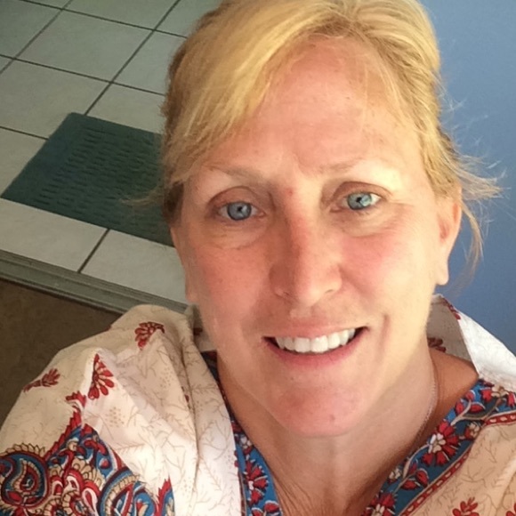 Profile Picture of Sandy Smiley (@smileygirl293) on Poshmark