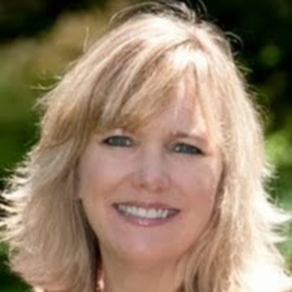 Profile Picture of Lori Kolbenschlag (@lorikolben) on Poshmark
