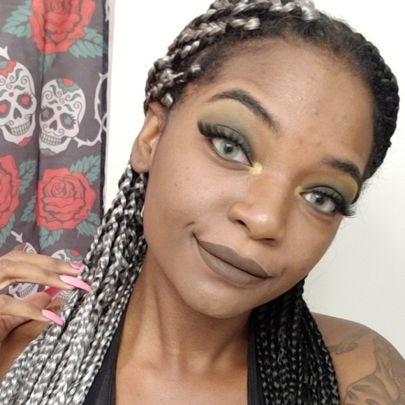 Profile Picture of Torey Boddie (@freeflowart) on Poshmark