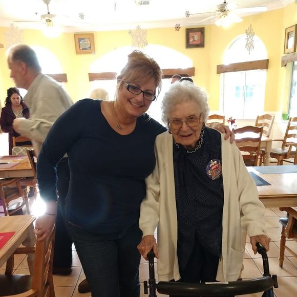 Crystal Sheesley - Poshmark Profile Picture of Crystal Sheesley (@crystalsheesley) on Poshmark