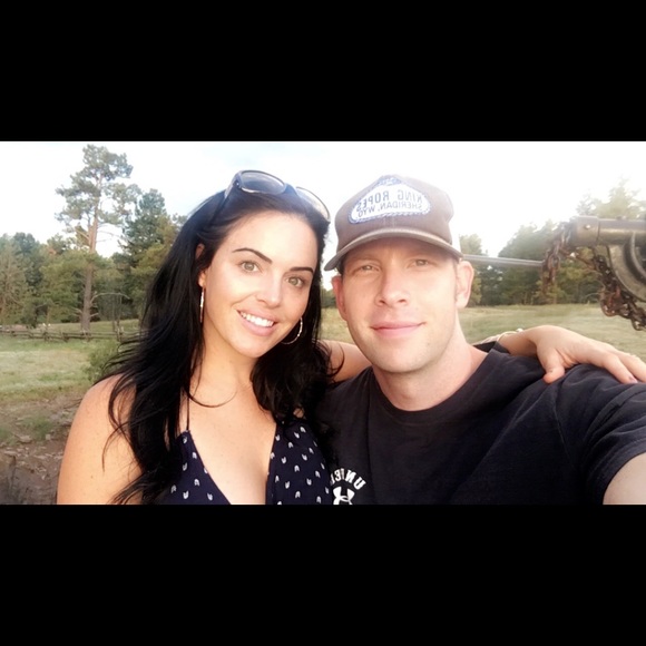 Profile Picture of Deanna Hennings (@marieser85) on Poshmark