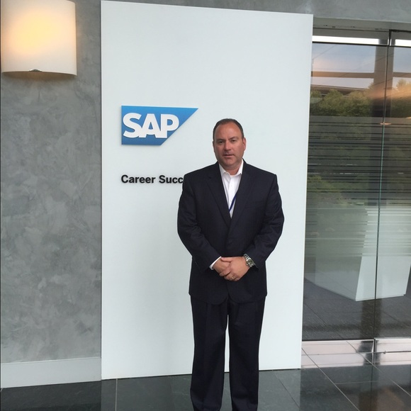 Profile Picture of Lee Bailey (@supersalesman) on Poshmark