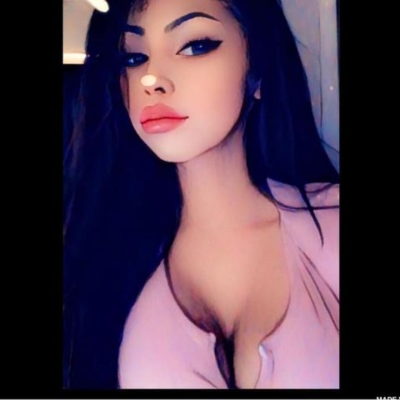 Profile Picture of Angel Omeasoo (@angelomeasoo) on Poshmark