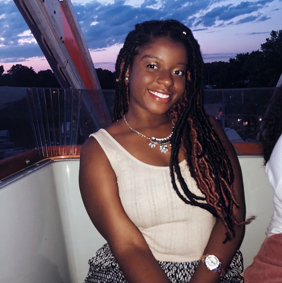 Profile Picture of Nathalie Mautes (@nathaliemautes) on Poshmark