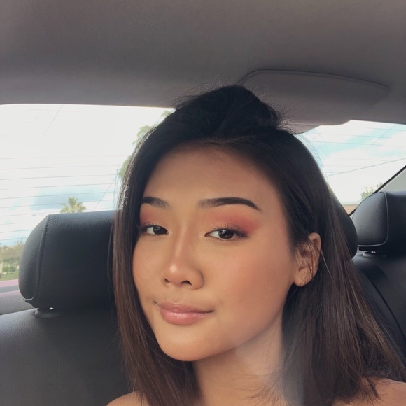 Profile Picture of Alyssa Seechan (@_alyssahanna) on Poshmark
